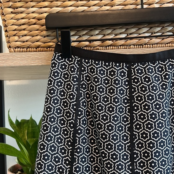 Ann Taylor 100% Silk Black & White Floral Classic Skirt, 2P - Picture 2 of 6
